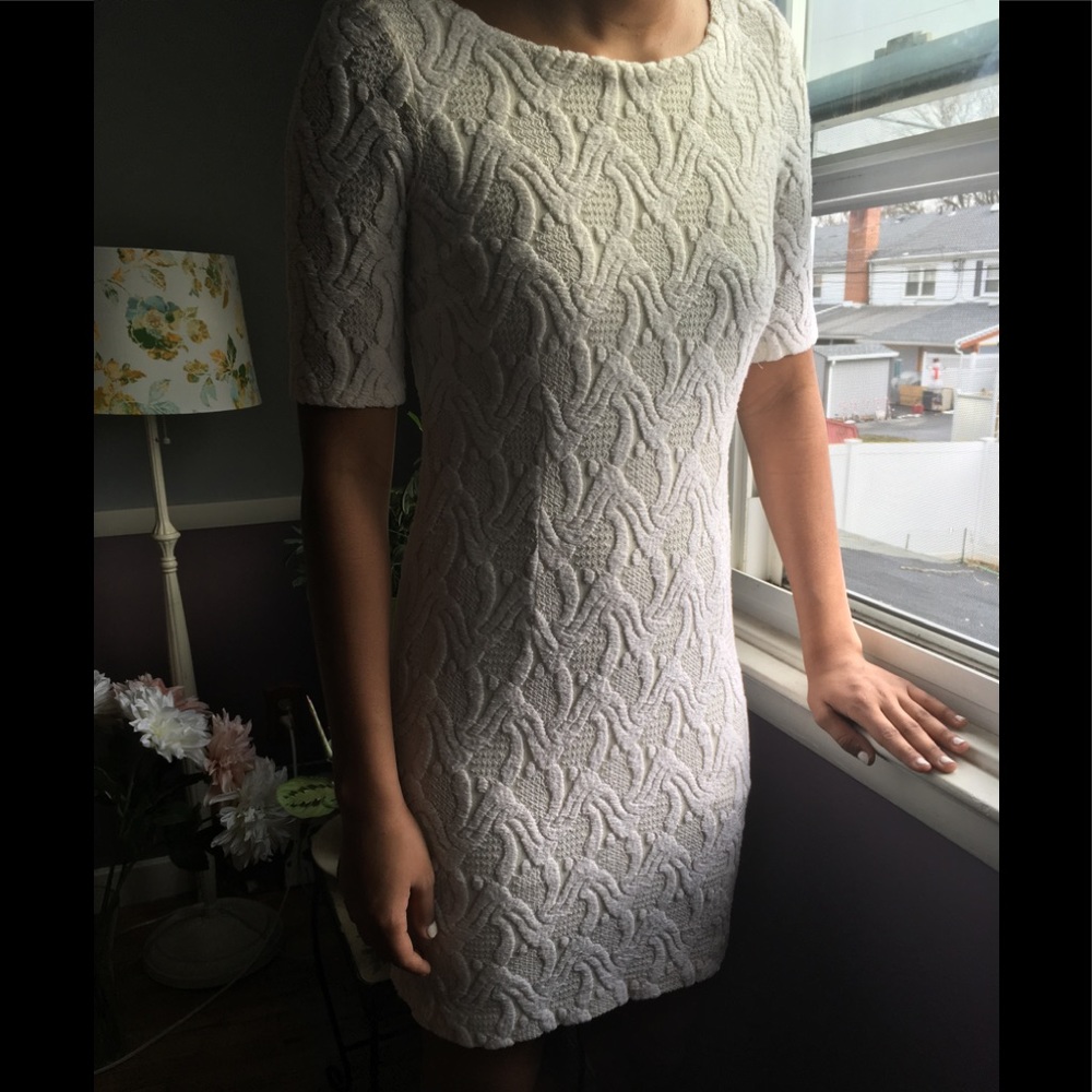 Short sleeve lace dress